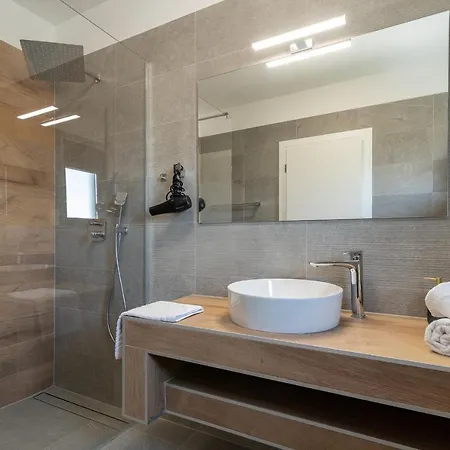 Villalux2022 *